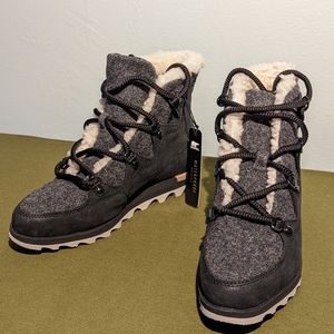 Sorel Sneakchic Alpine Holiday NWT 5